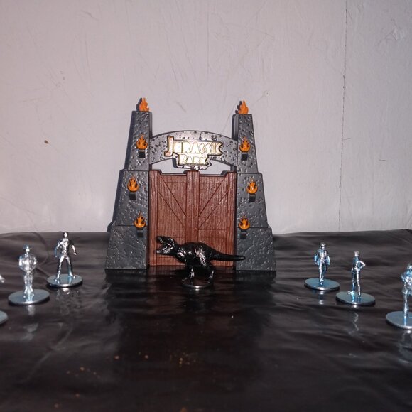 Replacement Jurassic Park Monopoly token pieces 7, Jurassic Park gate - Picture 10 of 12